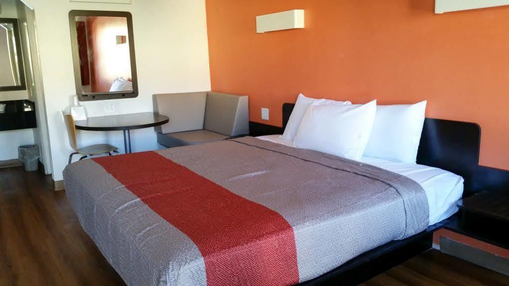 Motel 6-Blue Springs, Mo Εξωτερικό φωτογραφία