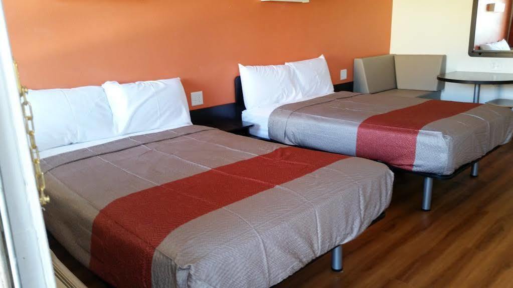 Motel 6-Blue Springs, Mo Εξωτερικό φωτογραφία