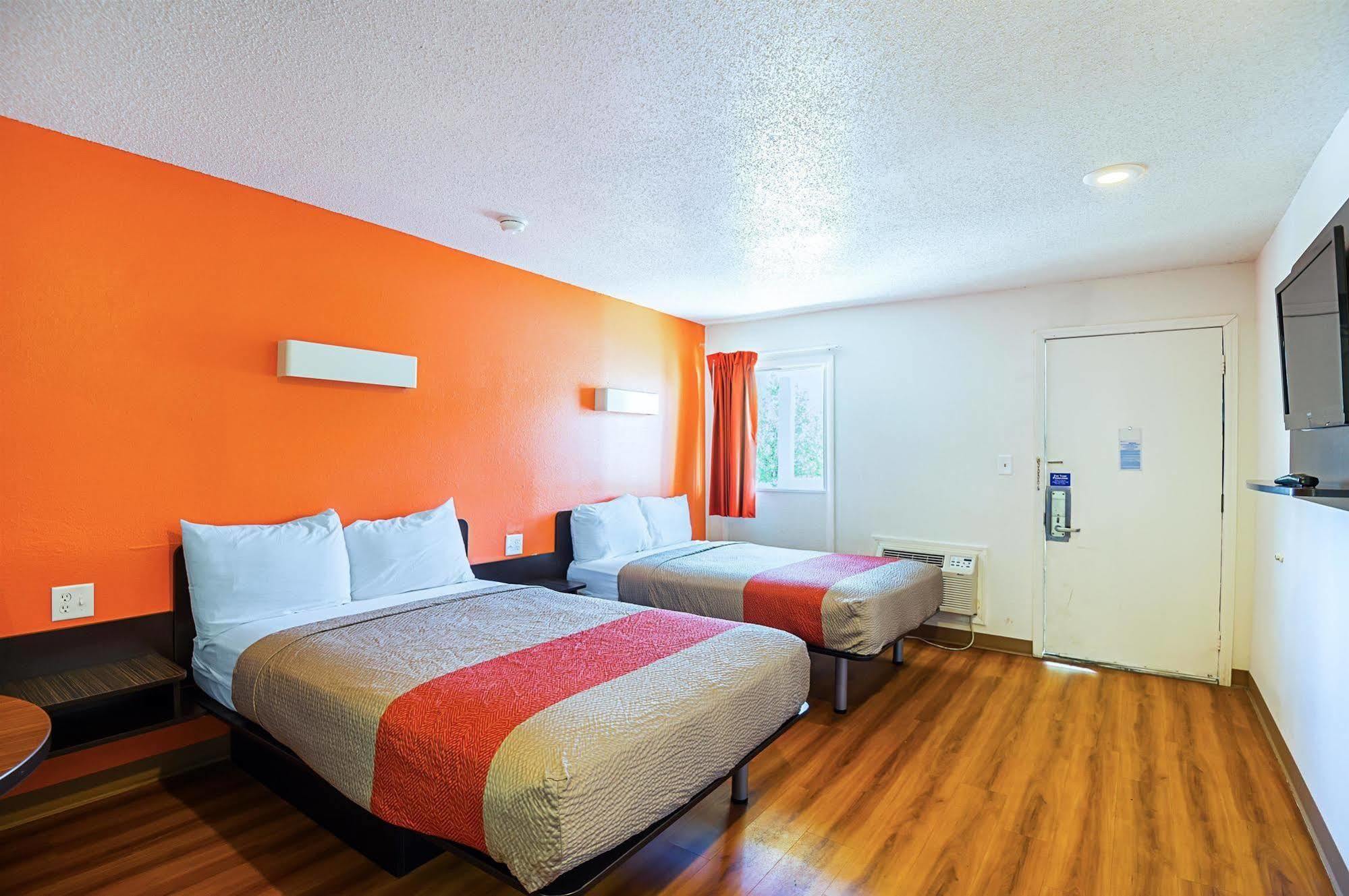 Motel 6-Blue Springs, Mo Εξωτερικό φωτογραφία