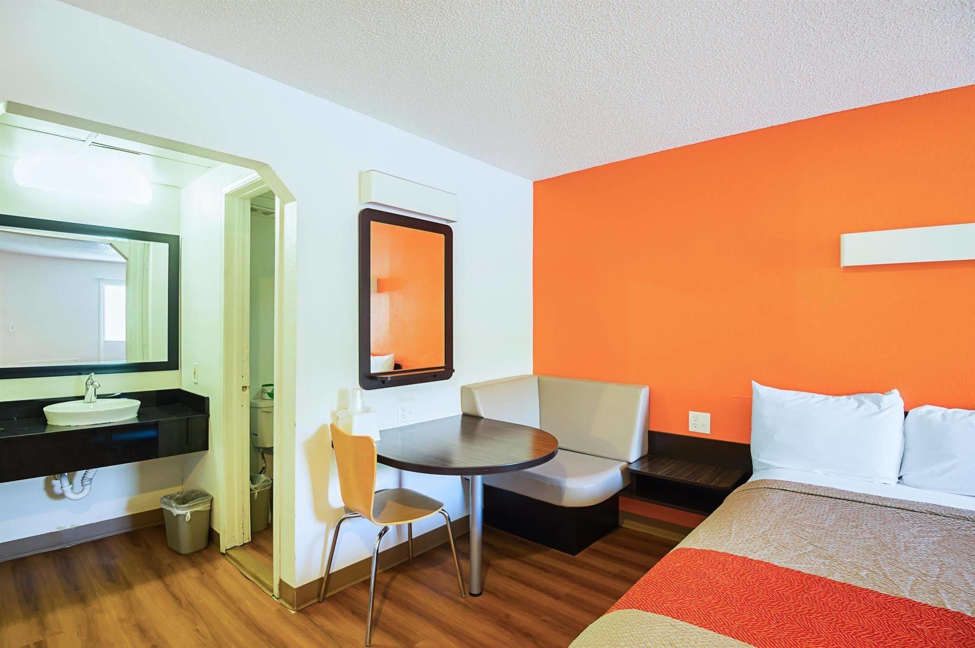 Motel 6-Blue Springs, Mo Εξωτερικό φωτογραφία